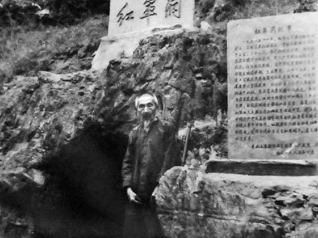 1937年，一乞丐点名见任弼时，任弼时痛哭：我们给你办过追悼会了