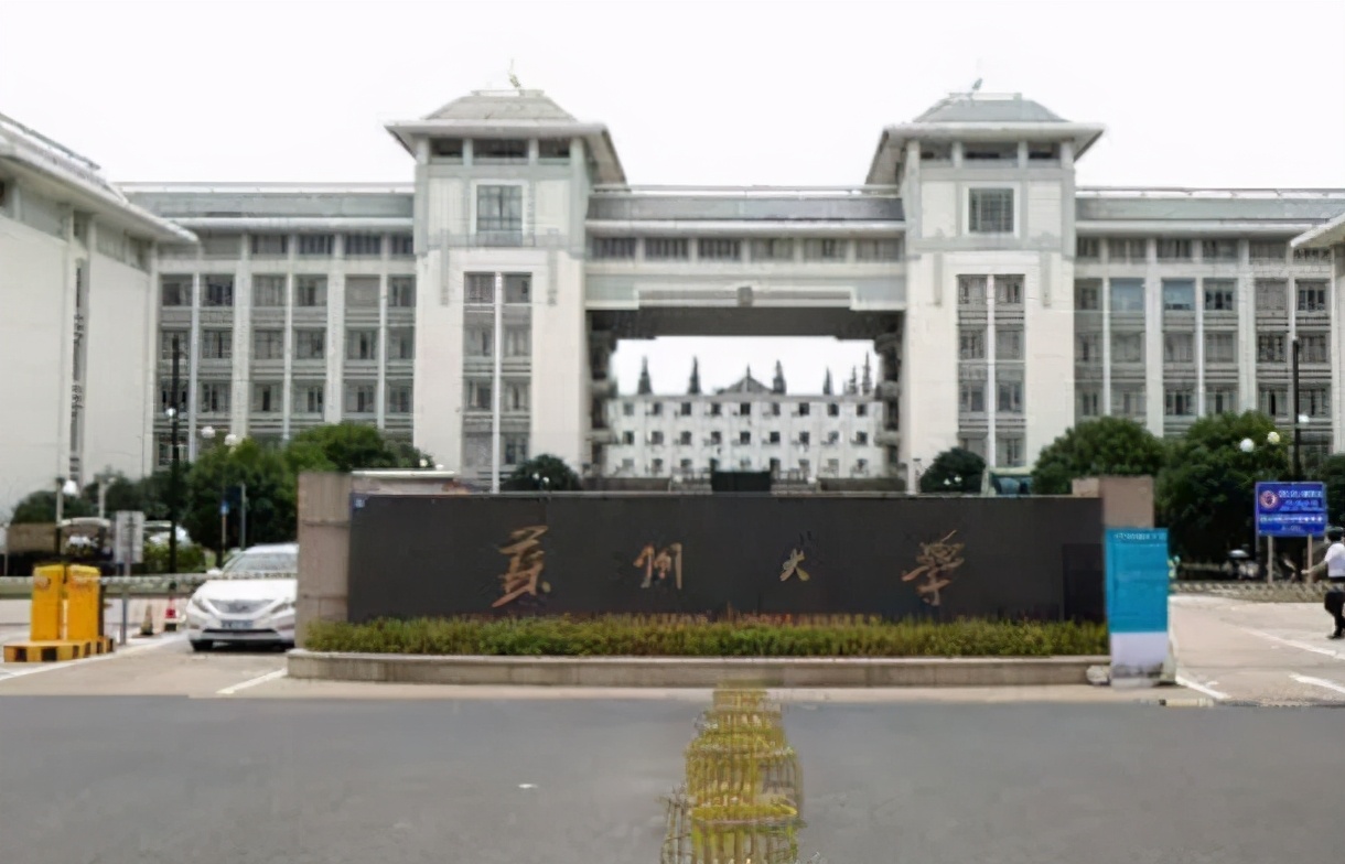 2021高考报志愿，扩招人数多的3所高校，低分考生也有机会考名校