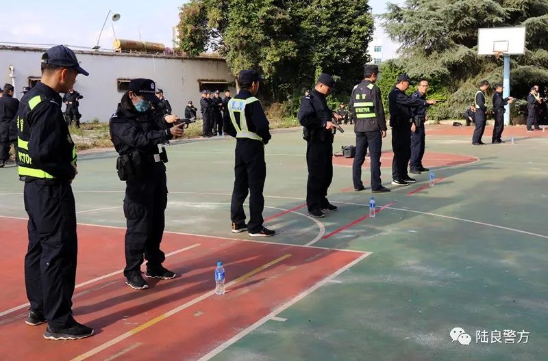 云南曲靖:陆良县公安局开展全警实战大练兵达标考核集中训练暨体能、射击考核