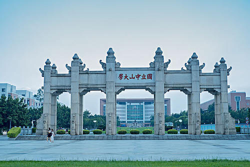 广东“最牛的”4所高中，被誉为“名校收割机”，深圳中学成赢家