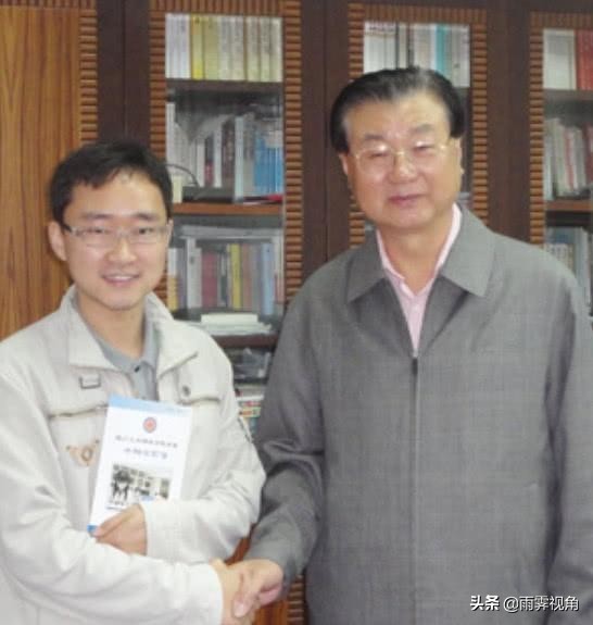 2009年高考，那个作文写甲骨文还跑题，却被川大录取的人后来怎样