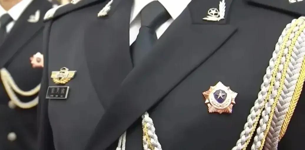 人民警察配發的新式警禮服,與以前穿的常服有哪些新變化?