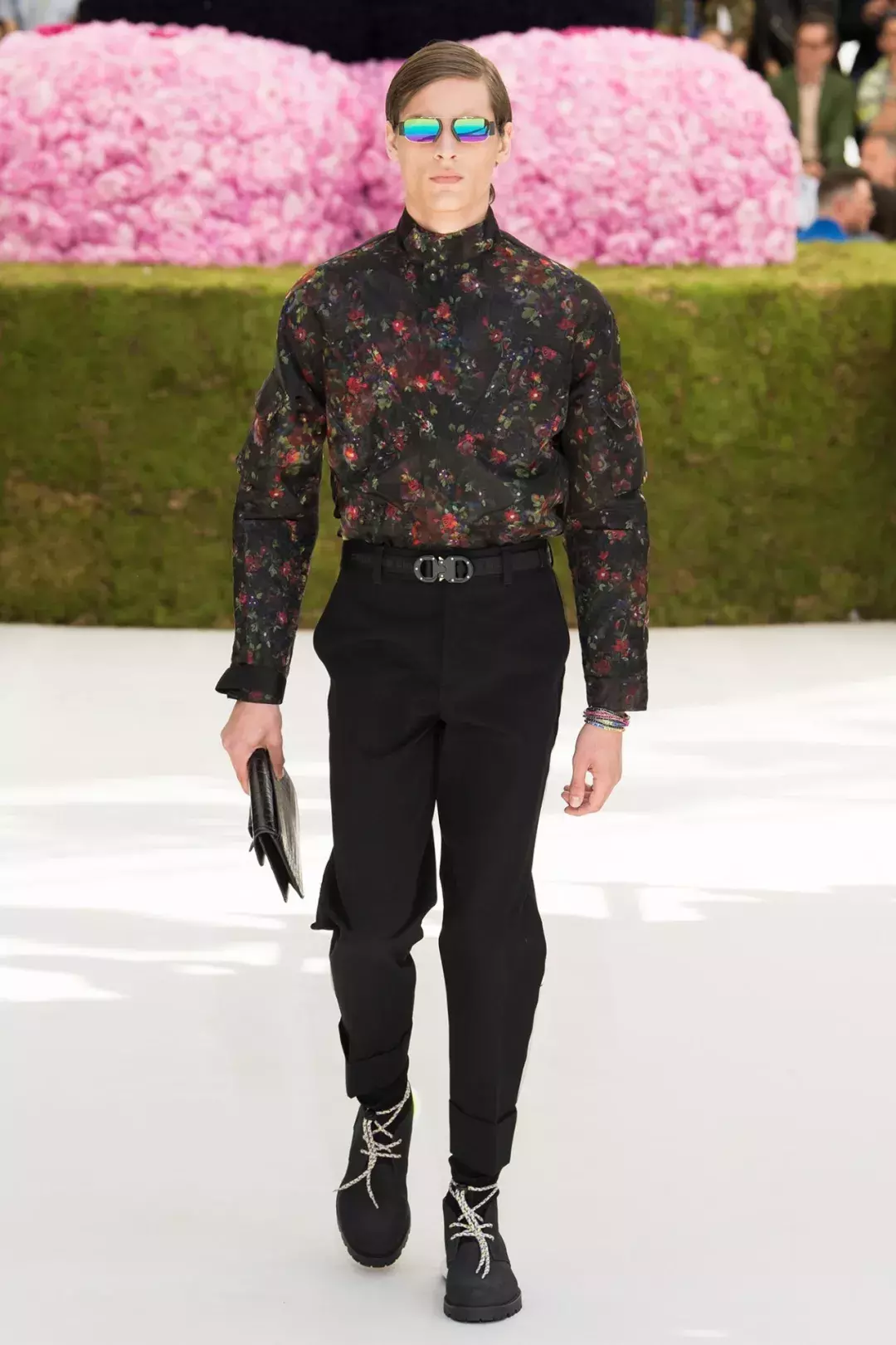 现在的 Dior 不再只有性感,它正变得“ 爆款 ”起来