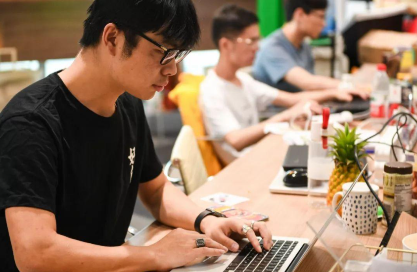 大学辅导员成“香饽饽”，但是学历要求可不低，学生表示门槛高