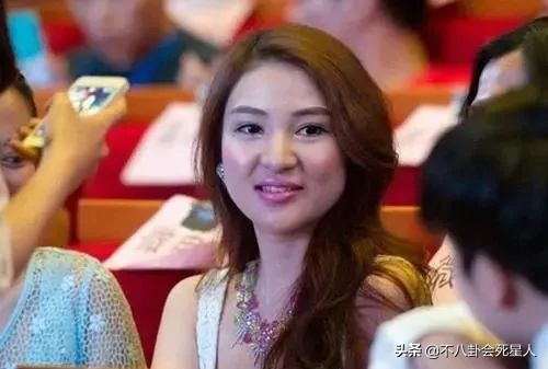 郭美美炫富事件图片(“网红”郭美美的荒诞人生：炫富整容、开设场，现卖假药又被抓)