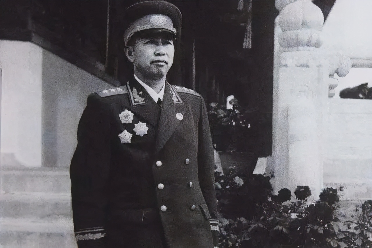 刘亚楼上将：率领红二师为长征杀出一条血路，觉山铺以身躯铸铁壁