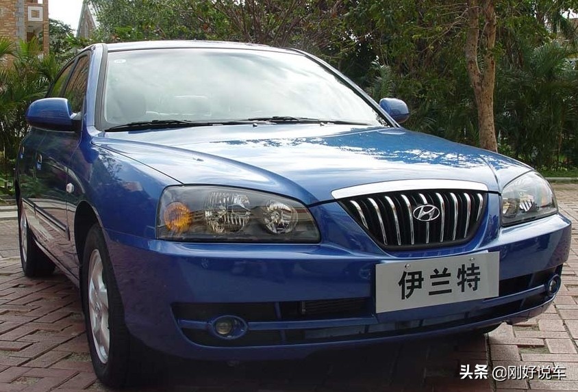 花十万元，你会买轿跑造型的伊兰特还是稳重大气的朗逸？