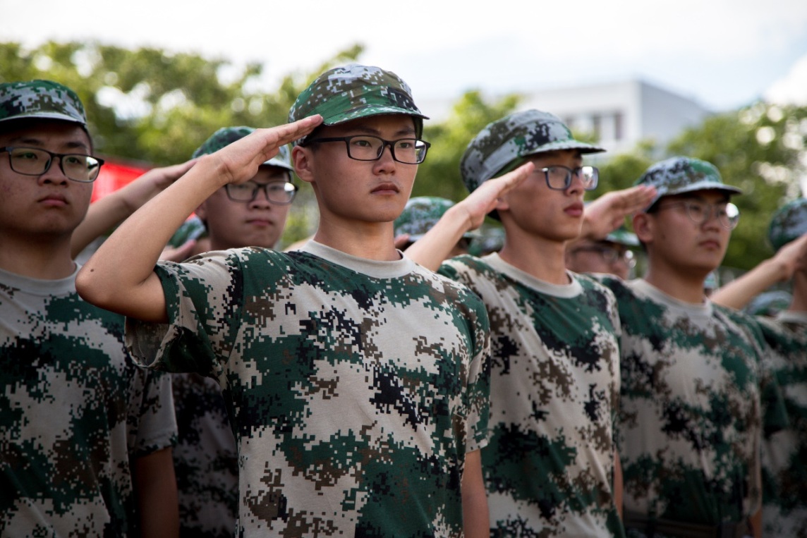 小升初即将来临，初中开学初一新生将面临军训，军训意义何在