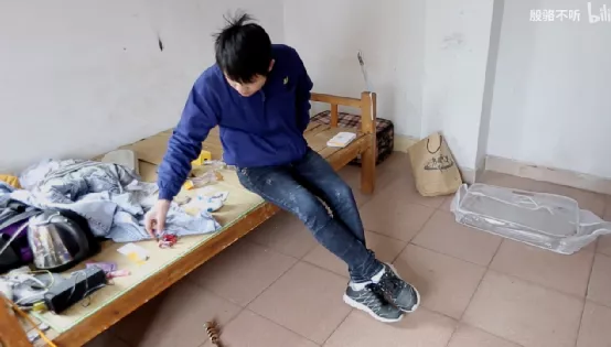导演跟拍三年,揭露低学历打工人现状,好扎心……