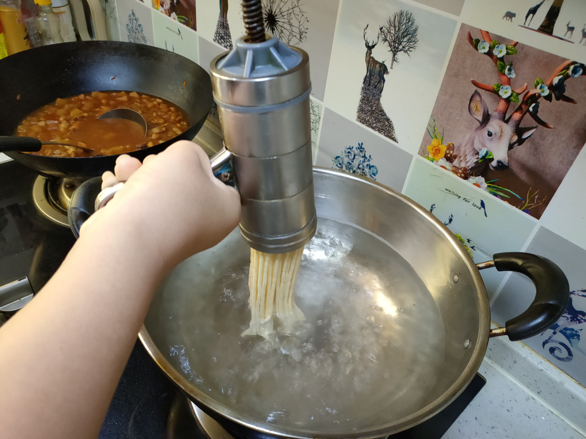 北方人爱吃的饸饹面做法,面条爽滑卤子香,一碗根本不够吃