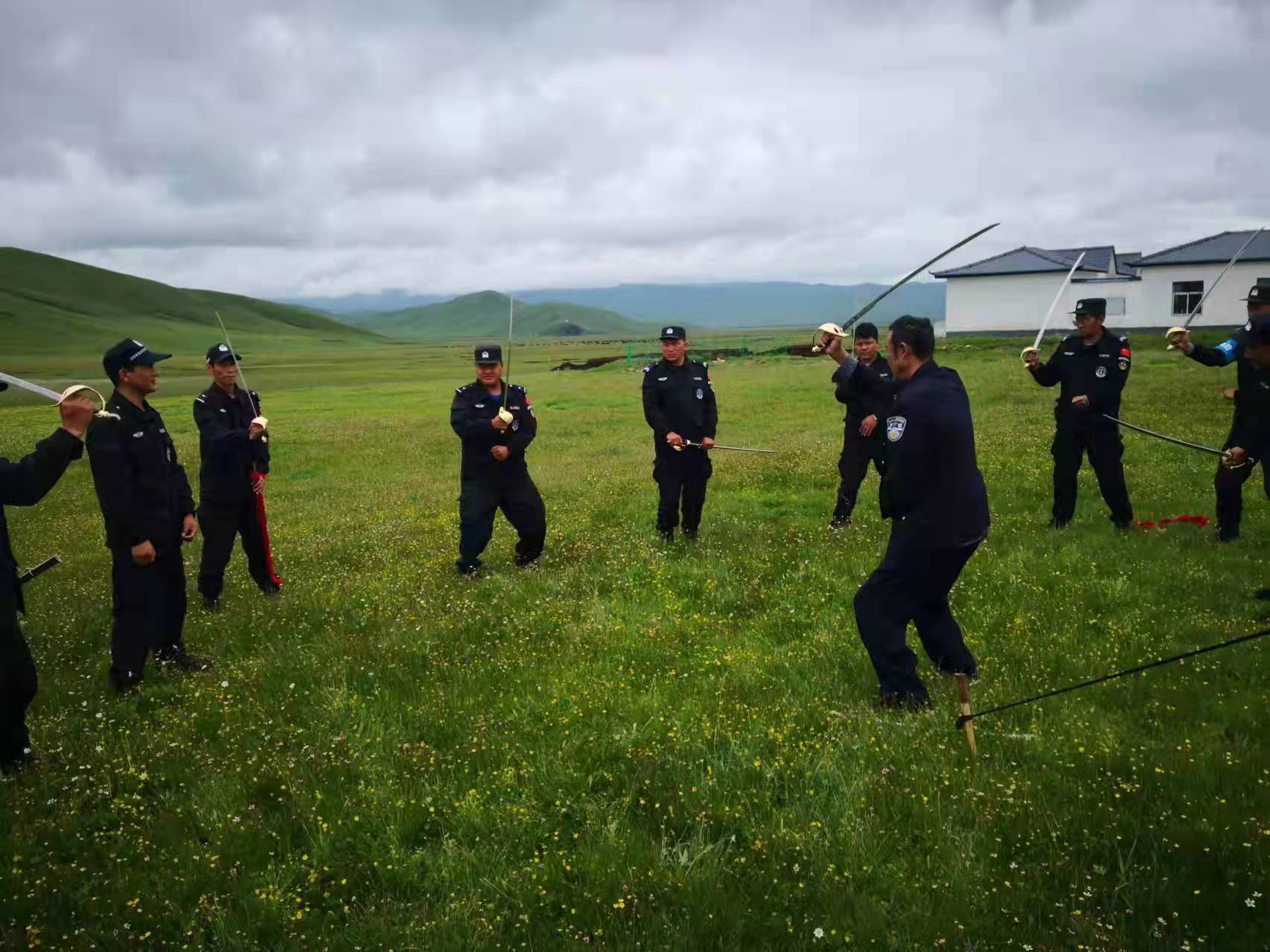 草原牧民的“守護神”——瑪曲縣公安局草原騎警大隊