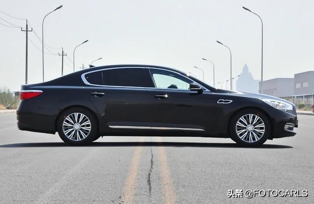 售价70万勇气过人,起亚k9 3.8l v6实拍,玩高配置却吃力不讨好