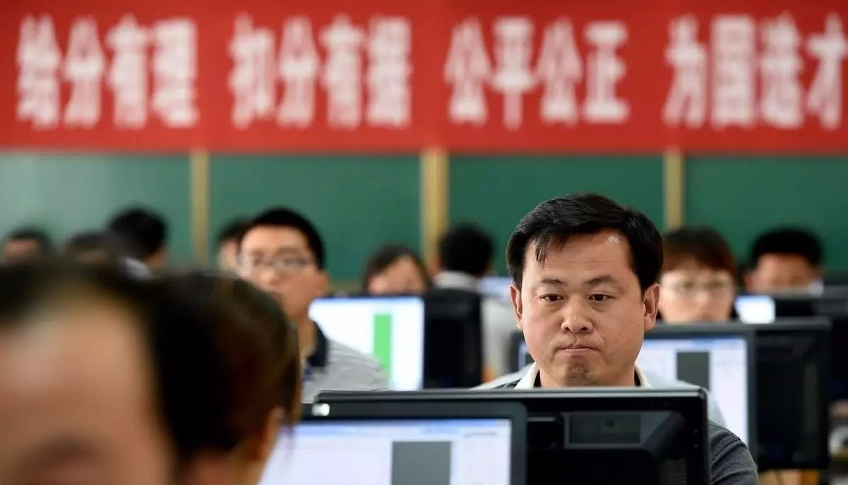 高考作文“神仙卷面”，如此字体令人“大饱眼福”，分数稳了