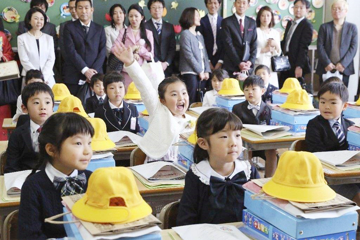 让人汗颜的日本礼仪，真的甩其他国家几条街，孩子们讲礼貌守规则
