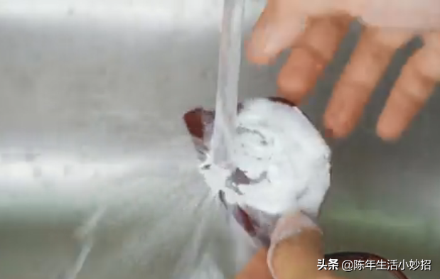 眼镜上有划痕该如何修复呢？