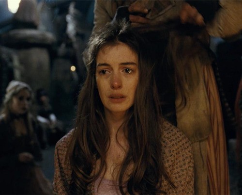 安妮海瑟薇：从万人追捧到人人唾弃的“绿茶”，她经历了什么？