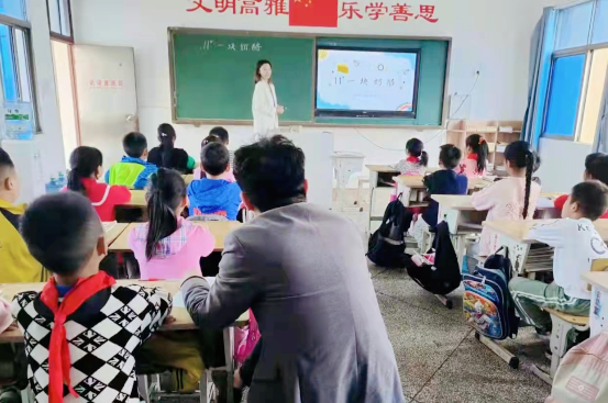 湖北武穴刊江街道余祥小学：“娘子军”教学一线显身手