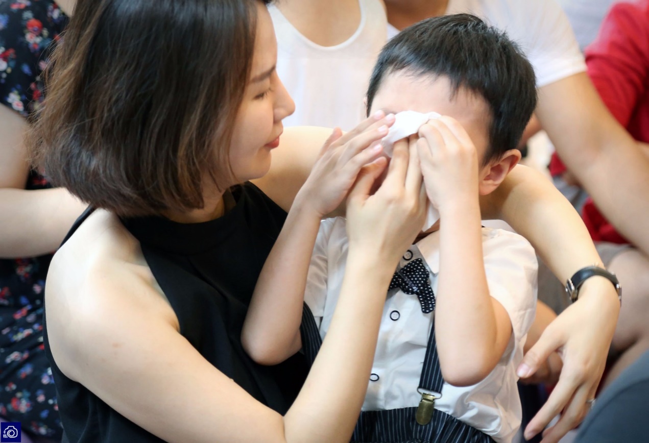 多子女家庭，其他孩子都有人宠，偏偏这个孩子最受冷落，实在不该