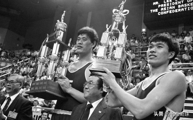 穆铁柱为什么进nba(70年代两次击败美国明星队，男篮传奇穆铁柱为何没能去NBA？)