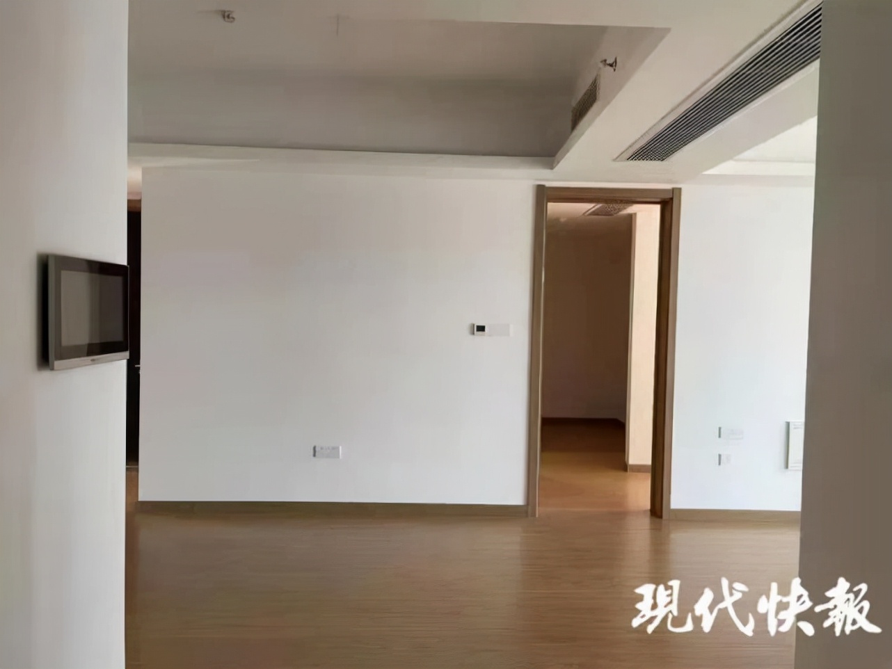 精装房突然被拆成“毛坯房”，女房主欲哭无泪！装修队工头：走错门了，入户密码一样