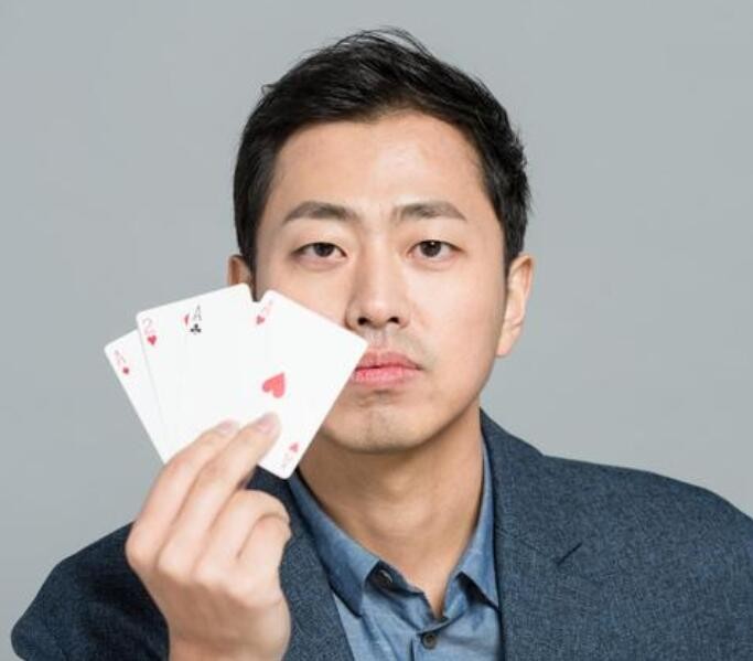 清华毕业生王昱珩，不上班在家中做自由职业，与女儿惬意生活