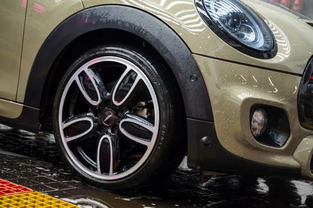 梦想十年，最终选了又小又暴躁的它——二手MINI COOPER S赛车手