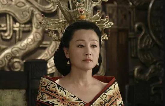 吓死亲生儿子，害死小妾，为什么她还被称为完美女性