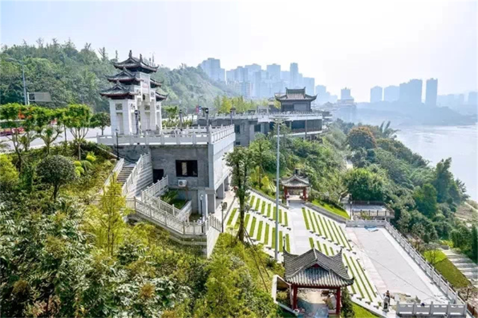 重庆江景哪里看？南滨路酒吧餐厅数不胜数，嘉滨路看最美洪崖洞