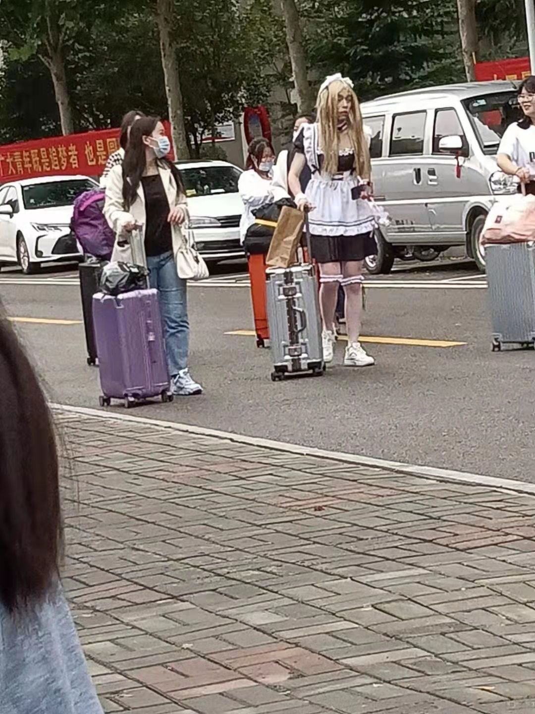 河北机电学院（河北一高校迎接新生辣眼睛）