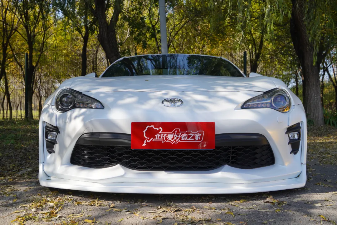 女：什么破车？男：丰田86 yyds！体验它为什么是男生的快乐源泉？