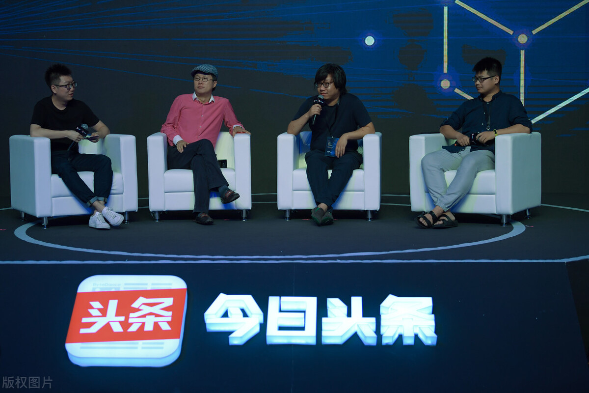 做自媒体都有一个梦想那就是月入过万，到底能不能月入 10000呢？