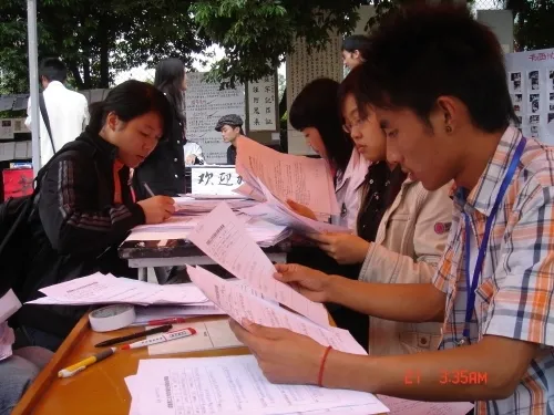 央视聚焦！从“山里娃”到军官，他吃“百家饭”长大、高考文科状元，如今荣立一等功！