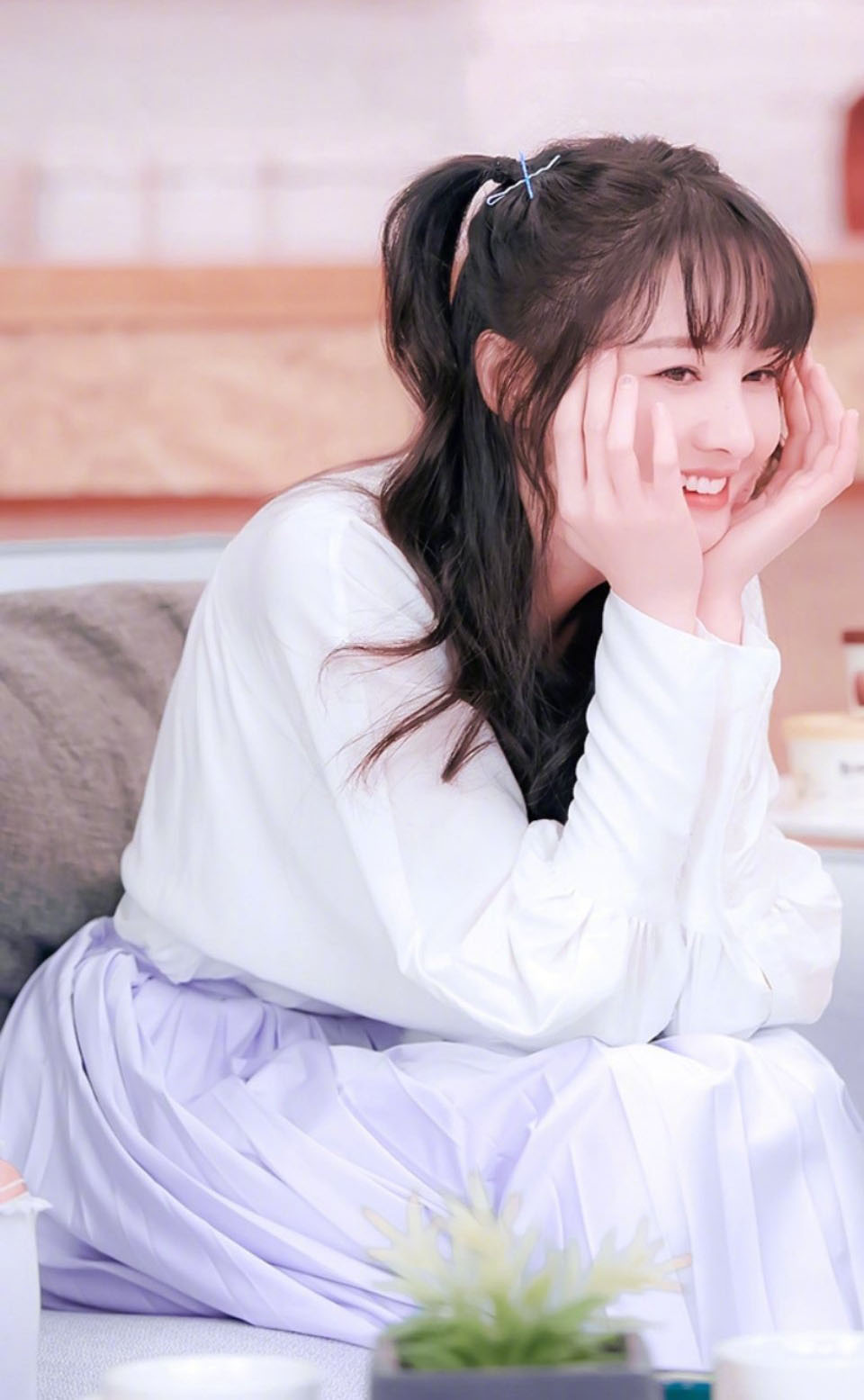 今年夏天最减龄的扎发,叫"泡面刘海丸子头",郑爽都上头了