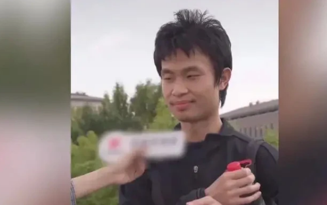 清华创意满满的招生宣传片，输给北大其貌不扬的韦神，网友：完败