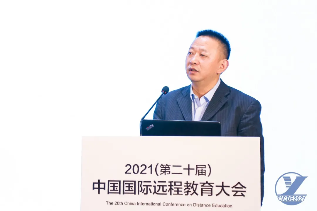 大会现场直击丨探究与回答未来教育体系构建的“底座工程”之问