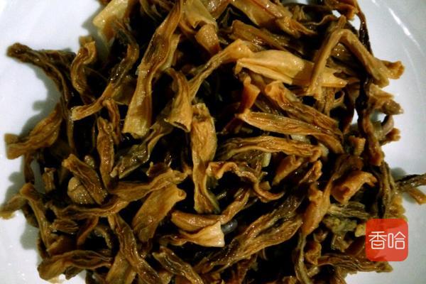 1块五花肉，1把干豆角，放锅里炖一炖，又香又下饭，一碗都不够吃