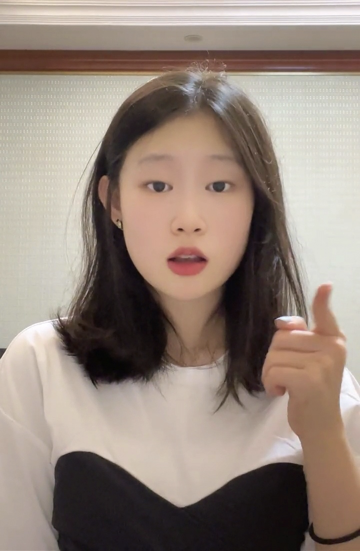 小沈阳14岁女儿甜美近照曝光,打扮淑女耳钉显眼,越长大越漂亮