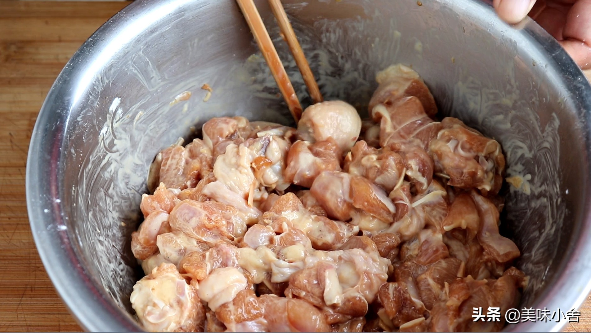 家常版辣子鸡的做法，味道麻辣过瘾，又香又辣又好吃，真香