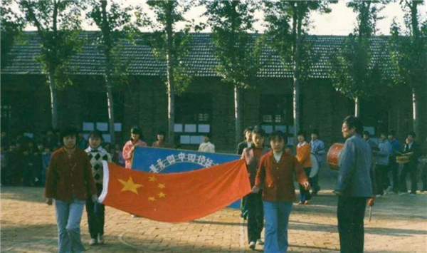 20年前的中专、中师生，相当现在什么学历？可以媲美211、985吗？