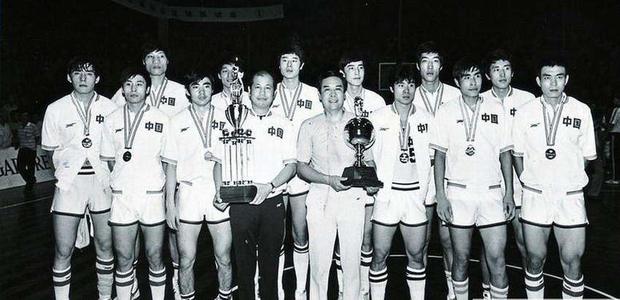 为什么nba早期球裤都很短(篮球短裤从短到长又从长变短 再回不去只有他)