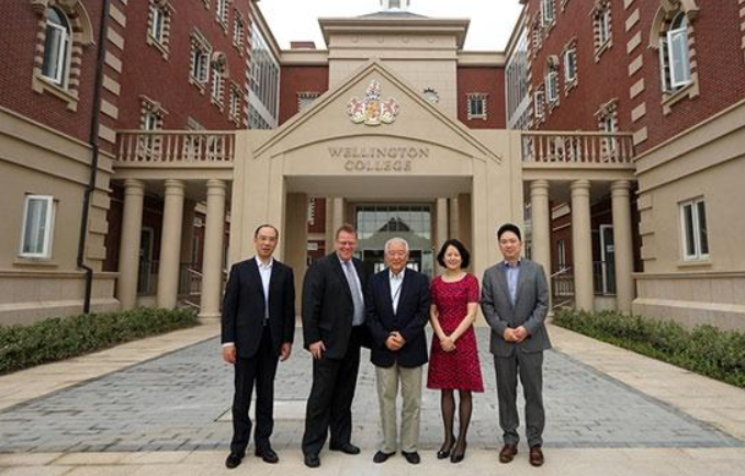 上海一所私立学校，每年学费高达98万，家长却挤破头想让孩子上