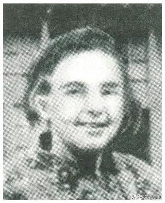美国著名女记者，毛主席的“纸老虎论”通过她传向世界，她的名字在中学语文课本中出现了许多年