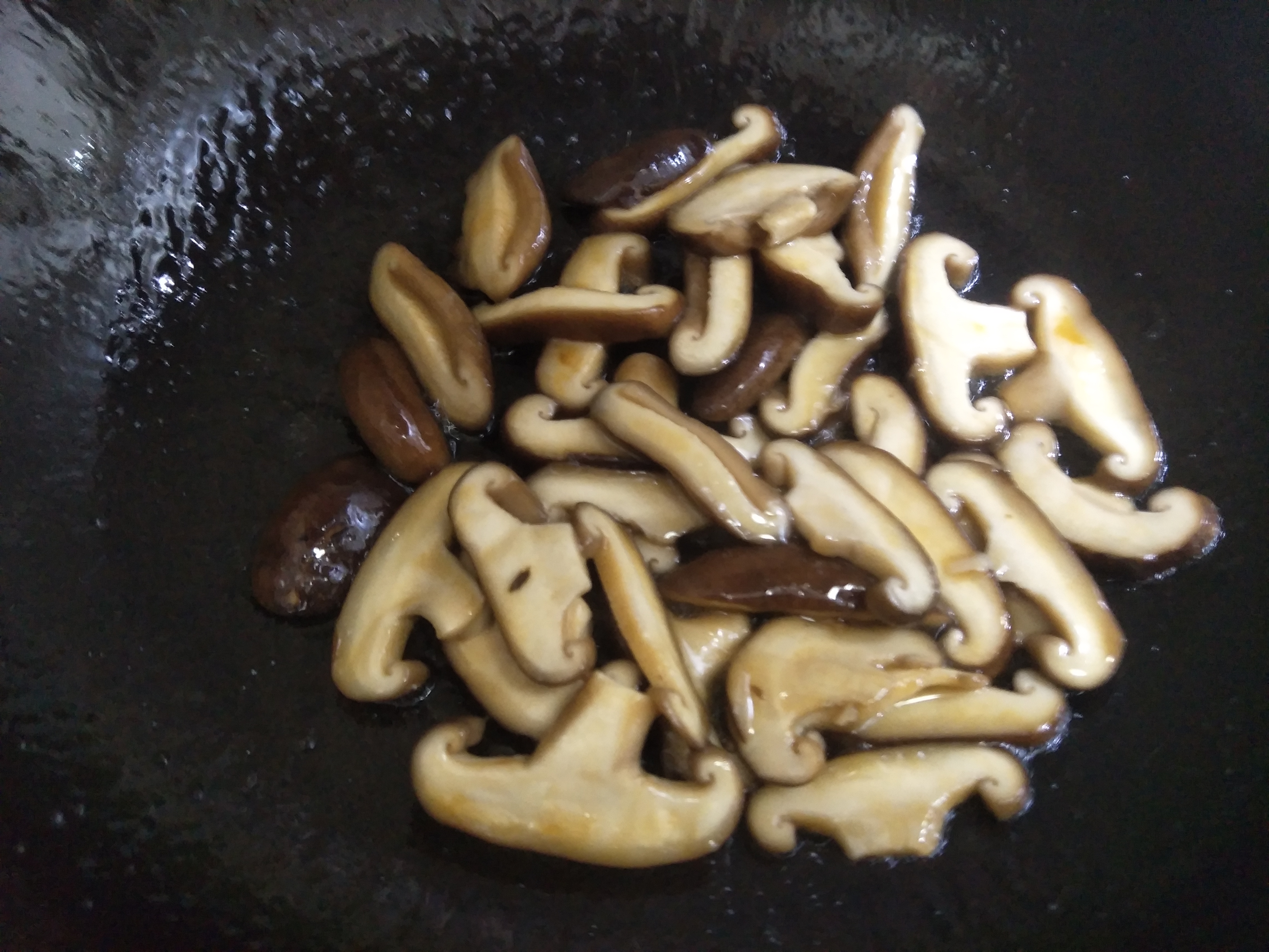 香菇炒油菜，先放油菜还是香菇？顺序要正确，教你详细做法