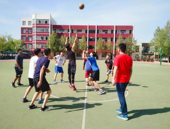 大学里，男生身高多少算“矮”？女生说出内心想法，还真不是1米8