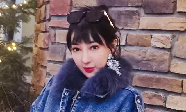 “网红鼻祖”郭美美回归直播道歉，网友：不需要，别出来捞金就行