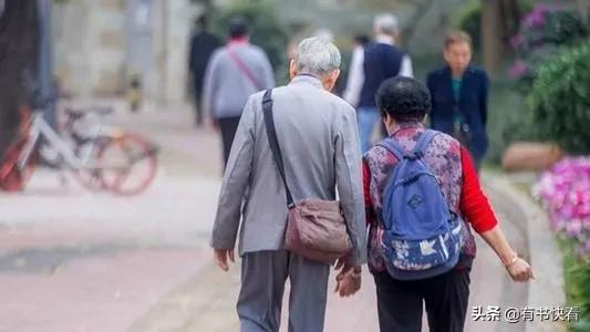 她,50岁,在北京给儿子当“免费保姆”:1800万老漂族何去何从?
