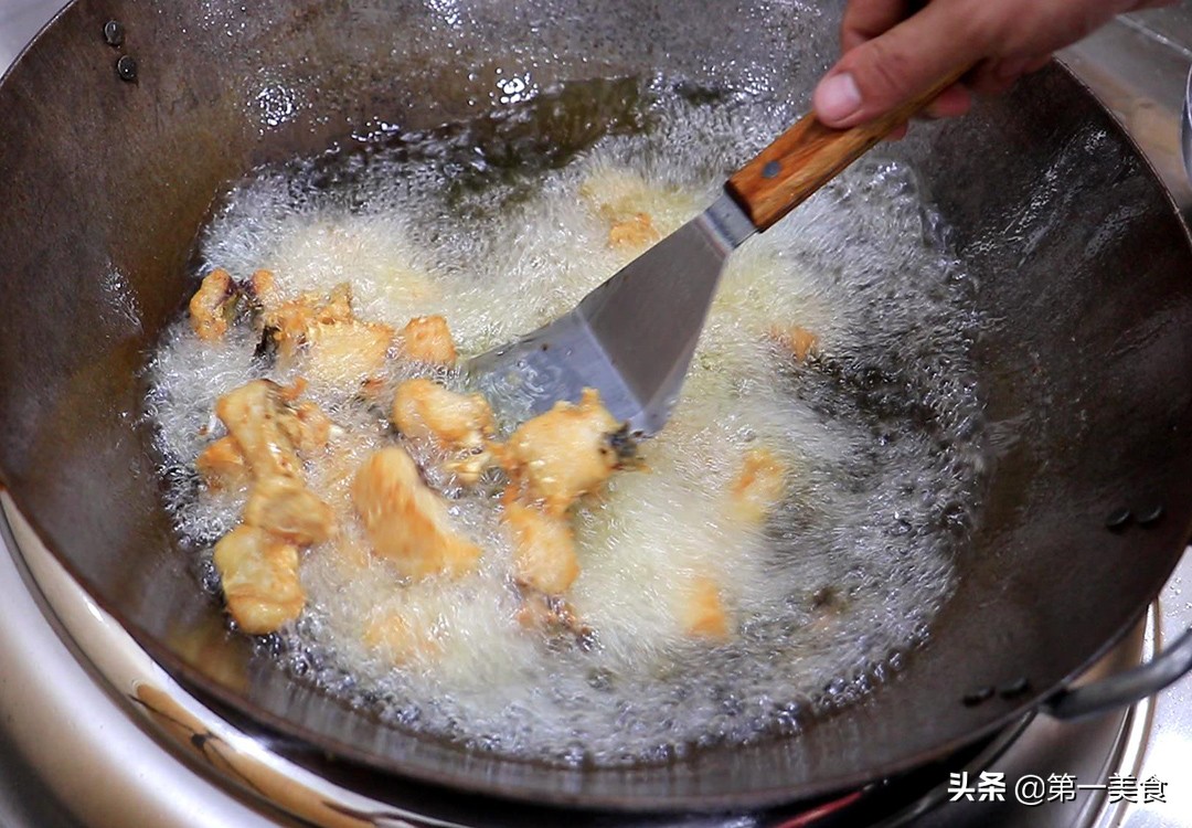 香辣鱼的家常做法步骤（香辣鱼这样做焦酥入味）