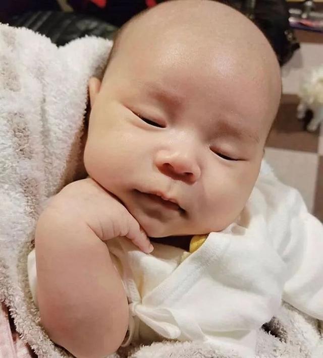 岛国这群父母专拍孩子的沙雕照片上传网络，是亲生的，没错了