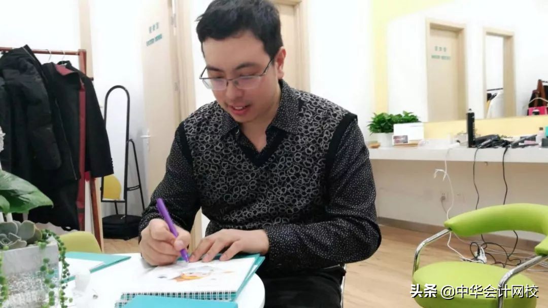 侯永斌专访｜心有猛虎也要细嗅蔷薇