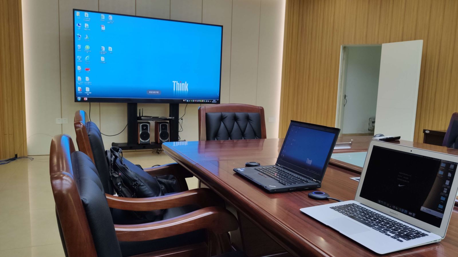 手把手教您，如何将笔记本电脑信号无线投屏到电视或投影机显示